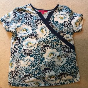 Beyond Scrubs Top, Size Large